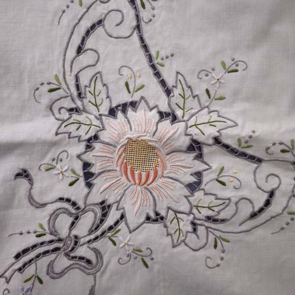 Floral Embroidered Tablecloth - Cream and Multicolor - Picture 4 of 10